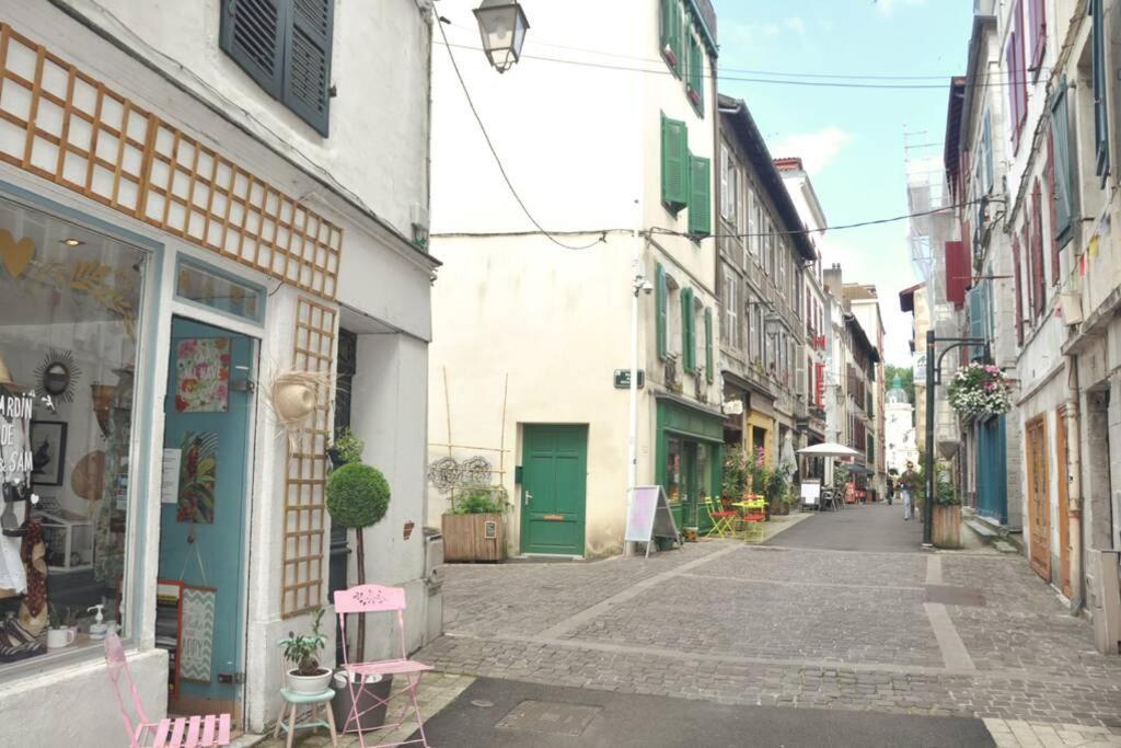Ferienwohnung Duplex Avec Belle Terasse Au Centre De Bayonne Exterior foto